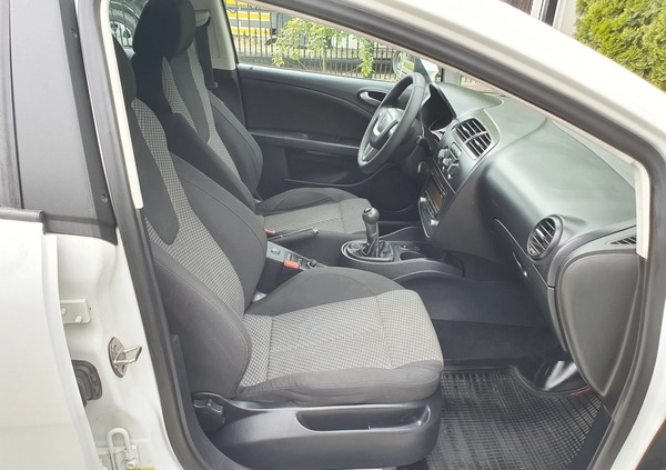 Seat Leon cena 16900 przebieg: 163485, rok produkcji 2010 z Wąchock małe 667
